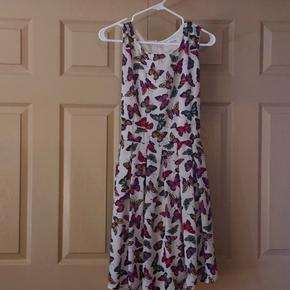 Butterfly dress with bow zipper back like new